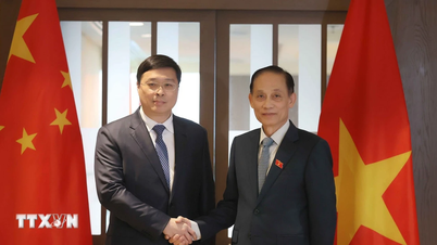 O Ministro das Relações Exteriores mantém conversações com o Presidente da Região Autônoma de Guangxi, na China.