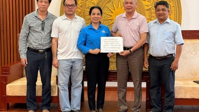 Das Gesundheitsamt von Dong Nai unterstützt das medizinische Personal und die Arbeiter in Dak Lak mit 200 Millionen VND.