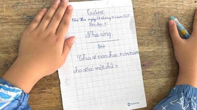 Alunos afetados pelas enchentes retornam à escola sem uniforme e sem livros.