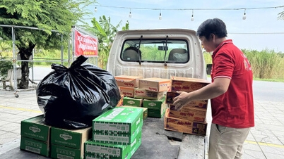 Song Doc sakinleri, Orta bölgenin "sel merkezine" acilen eşya gönderiyor.