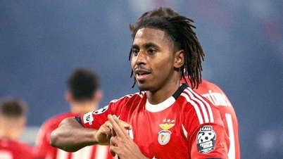 Tränare Mourinho agerar, Benfica har sin första seger i Champions League.