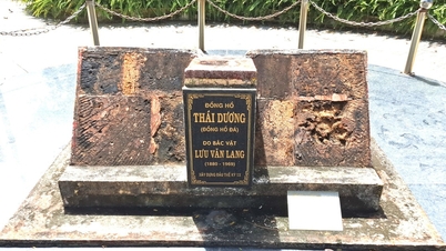 Unieke stenen klok in Vietnam