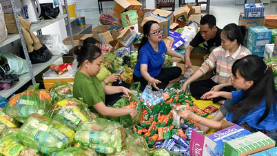 Жінки району Бак-Нячанг об'єднують зусилля, щоб підтримати людей у ​​затоплених районах