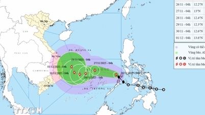 Прогнозується, що шторм № 15 посилиться та складно рухатиметься у Східному морі.