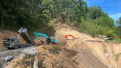 غلبه بر پیامدهای سیل در ارتفاعات مرکزی: بسیج نیروها برای پاکسازی جاده‌ها، مناطق محلی همچنان به ارائه پشتیبانی انسانی و مادی ادامه می‌دهند