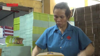 [Vidéo] Distribution gratuite de tous les manuels scolaires aux élèves des zones inondées