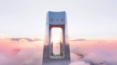 בתוך המלון הגבוה בעולם עם 82 קומות