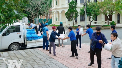 Tuổi trẻ Thái Nguyên hướng về miền Trung