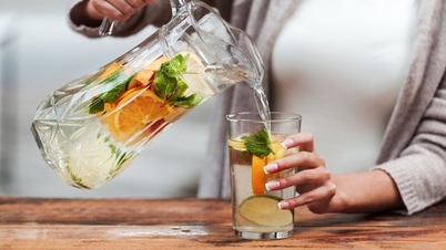 Hogyan segít a megfelelő mennyiségű víz fogyasztása a húgysav eltávolításában?