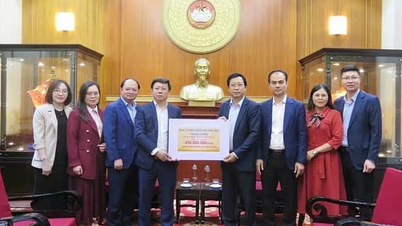 יותר מ-2,088.5 מיליארד דונג וייטנאמי נרשמו לתמיכה בקורבנות השיטפונות