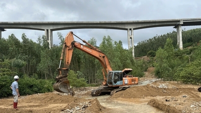 Khẩn trương thông tuyến giao thông huyết mạch, chủ động ứng phó bão số 15