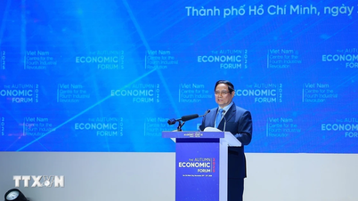 Прем'єр-міністр виступає на Осінньому економічному форумі 2025 року