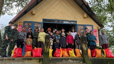 Katonanők összefogva segítenek az árvíz sújtotta területeken élőknek
