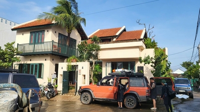 The entire tourist village in Dak Lak 'called together' to welcome guests for free and transport relief supplies to flood-affected areas.