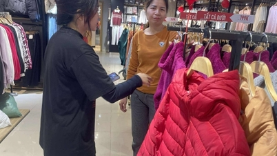 ब्लैक फ्राइडे: कई स्टोर भारी छूट दे रहे हैं, क्रय शक्ति बढ़ रही है