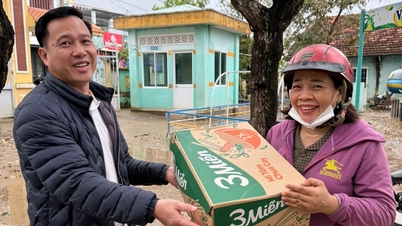 מנהיגי משרד החינוך וההכשרה מעודדים מורים ותלמידים לאחר השיטפונות