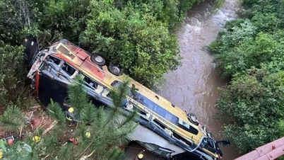 ລົດ​ເມ​ຕົກ​ໃນ​ອາ​ເຈນ​ຕິ​ນາ, 40 ກວ່າ​ຄົນ​ໄດ້​ຮັບ​ບາດ​ເຈັບ​ແລະ​ເສຍ​ຊີ​ວິດ