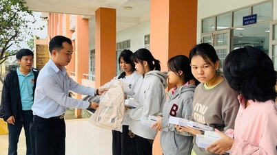 بس تنہائی سے بچ گئے، سیلاب زدہ اسپتال نے فوری طور پر آفت زدہ علاقوں کا رخ کیا۔