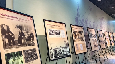 Na výstavě přátelství a spolupráce mezi Vietnamem a Čínou je představeno více než 100 dokumentů a archivů.