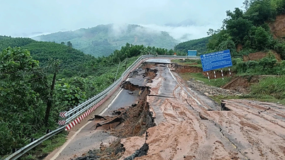 Central region floods: Railway rails hanging, many highways cracked