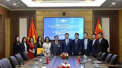 คณะผู้บริหารรัฐบาลเขตปกครองตนเองกว่างซีจ้วง ประเทศจีน เยี่ยมชมและทำงานที่พิพิธภัณฑ์โฮจิมินห์