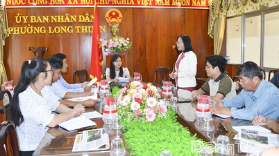 Vedoucí představitelé novin, rozhlasu a televize Dong Thap spolupracovali s městskou částí Long Thuan a obcí Tan Hoa.
