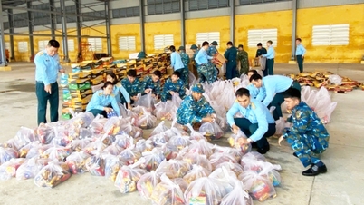 Casi 2.100 mil millones de VND para ayudar a la gente a superar las consecuencias de las inundaciones