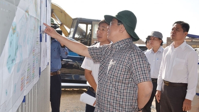 আন গিয়াং প্রাদেশিক গণ কমিটির চেয়ারম্যান হা তিয়েন ওয়ার্ডে কাজ এবং প্রকল্পের নির্মাণ অগ্রগতি পরিদর্শন করেছেন।