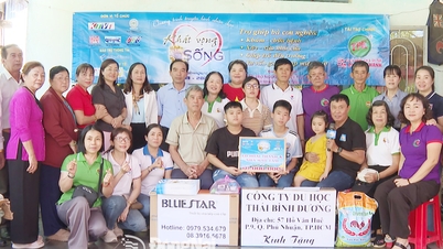 The program 'Aspiration to Live' awarded more than 127 million VND in support