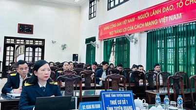 कम्यून स्तर के अधिकारियों के लिए कर में प्रशिक्षण और व्यावसायिक विकास