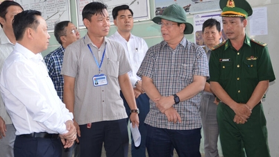 ប្រធានគណៈកម្មាធិការប្រជាជនខេត្ត An Giang លោក Ho Van Mung បានត្រួតពិនិត្យការងារប្រឆាំងការនេសាទ IUU នៅកំពង់ផែ Tac Cau