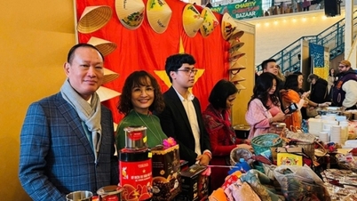 슬로바키아 베트남 대사관, 브라티슬라바 크리스마스 페어 2025 참가: 자선 활동에 국제 사회와 함께하는 연대 정신