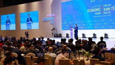 Le Premier ministre Pham Minh Chinh assiste à la cérémonie de clôture du Forum économique d'automne 2025