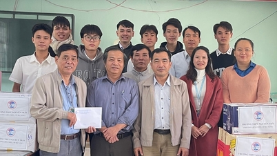 Sprijinirea elevilor de la Liceul Chu Van An din comuna Ha Nha pentru a depăși consecințele inundațiilor