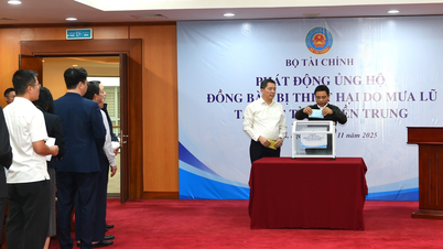 กระทรวงการคลังบริจาคเงินประมาณ 3,500 ล้านดองในพิธีเปิดตัวเพื่อช่วยเหลือผู้ประสบภัยน้ำท่วม