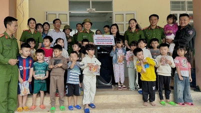 משטרת טאן אן וורוד תמכה ביותר מ-1,000 מתנות לאנשים באזור המוצף של שואן טו