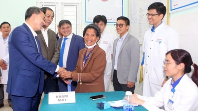 Hue Şehri'ndeki 1.000 sel mağduruna ücretsiz tıbbi muayene ve malzeme desteği