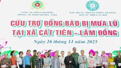 Giving 300 gifts to support people in Cat Tien flood area