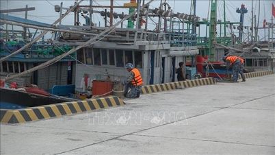 Premier zaapelował o proaktywną reakcję na sztorm nr 15, w duchu „martwienia się o niesprzedawane towary, ale bycia szczęśliwym”