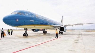 Vietnam Airlines transports free goods to support people in flood-hit areas of Central Vietnam