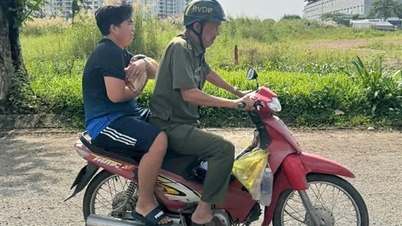 Söker efter personen som övergav den nyfödda flickan i det vilda gräset