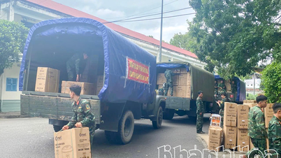 The Department of Construction mobilized many trucks to transport relief goods to flood-affected areas.