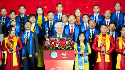 סגן יו"ר האסיפה הלאומית דו ואן צ'יאן השתתף בטקס הענקת פרס הכוכב האדום - יזמים צעירים מצטיינים בווייטנאם בשנת 2025