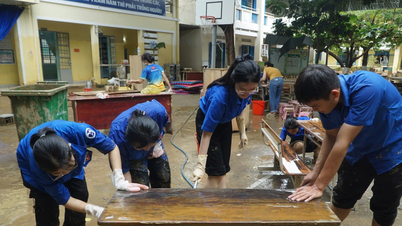 Hundreds of schools are still in disarray after the flood, Khanh Hoa urgently spends 1-2 billion VND for each locality.