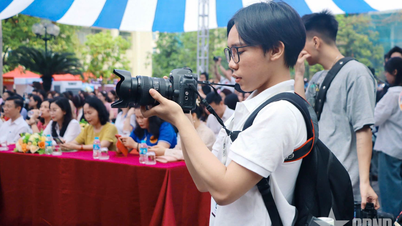 طالب لديه طموحات عالية في مجال الصحافة