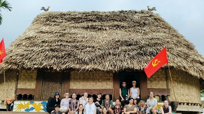 Dra til Bho Hoong for å se Co Tu-folket som driver med turisme