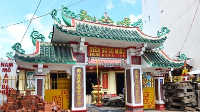 Den förtjänstfulla mandarinen Nguyen Tri Phuongs märke vid det antika templet Tien Su