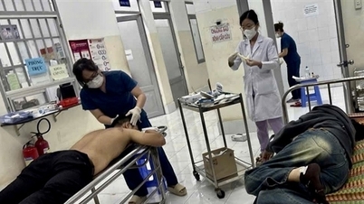 Перевернулся автомобиль, в котором находилось около 30 рабочих, в результате чего пострадали более 10 человек.