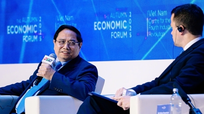 V rozhovoru s generálním ředitelem Světového ekonomického fóra (WEF) premiér odhalil faktory, které Vietnam zvolil k překonání těchto vln.