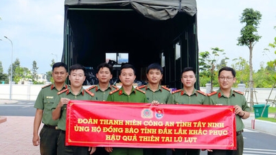 Youth of Tay Ninh Provincial Police turn to flood-hit Dak Lak